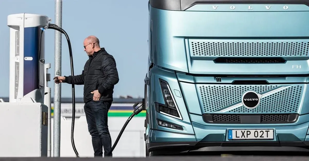 Volvo empieza a fabricar su camión eléctrico de 80 toneladas: hasta 420 km de autonomía carga a 680 kW