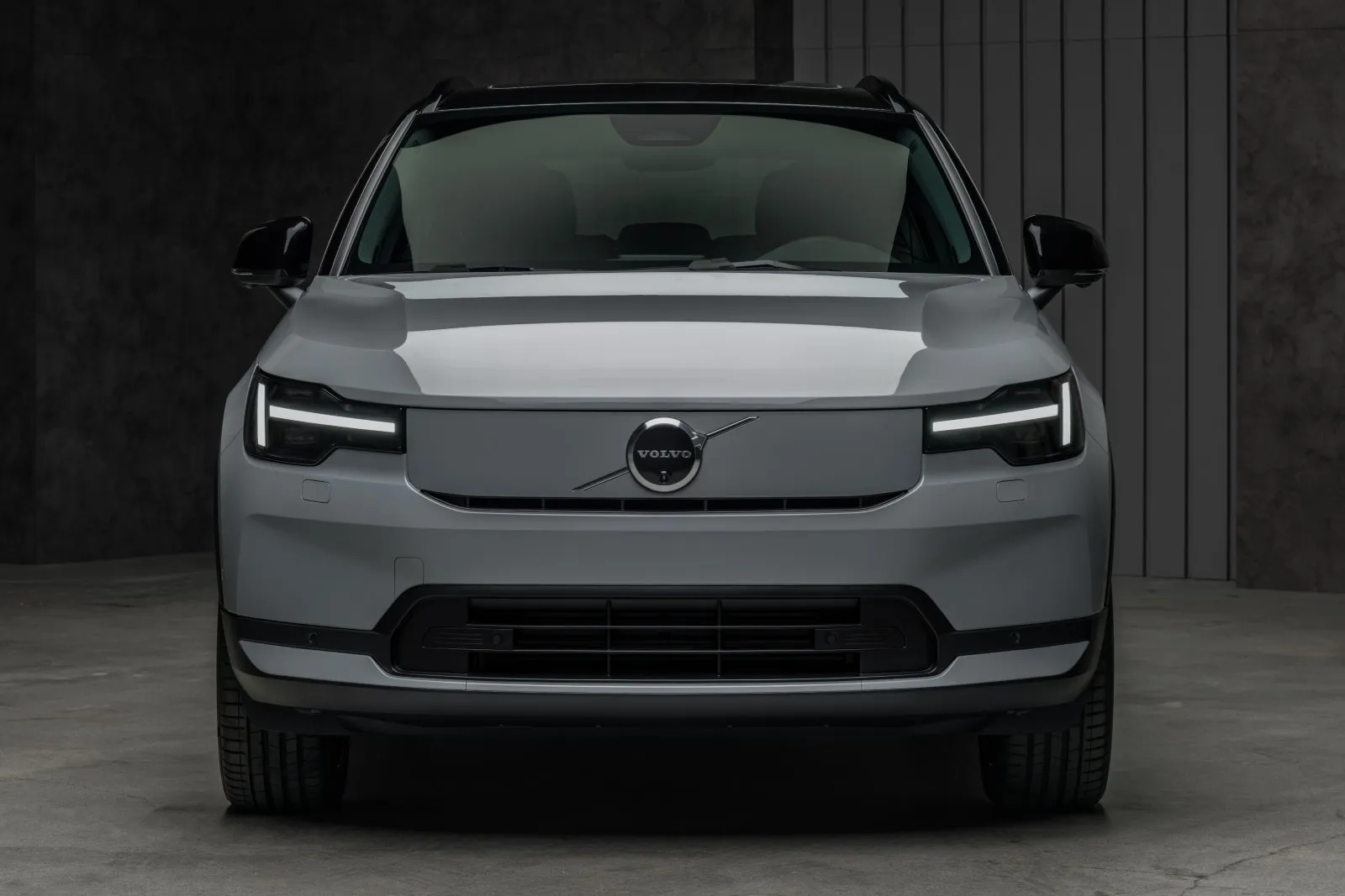 Volvo EX40 facelift now available from €47,490