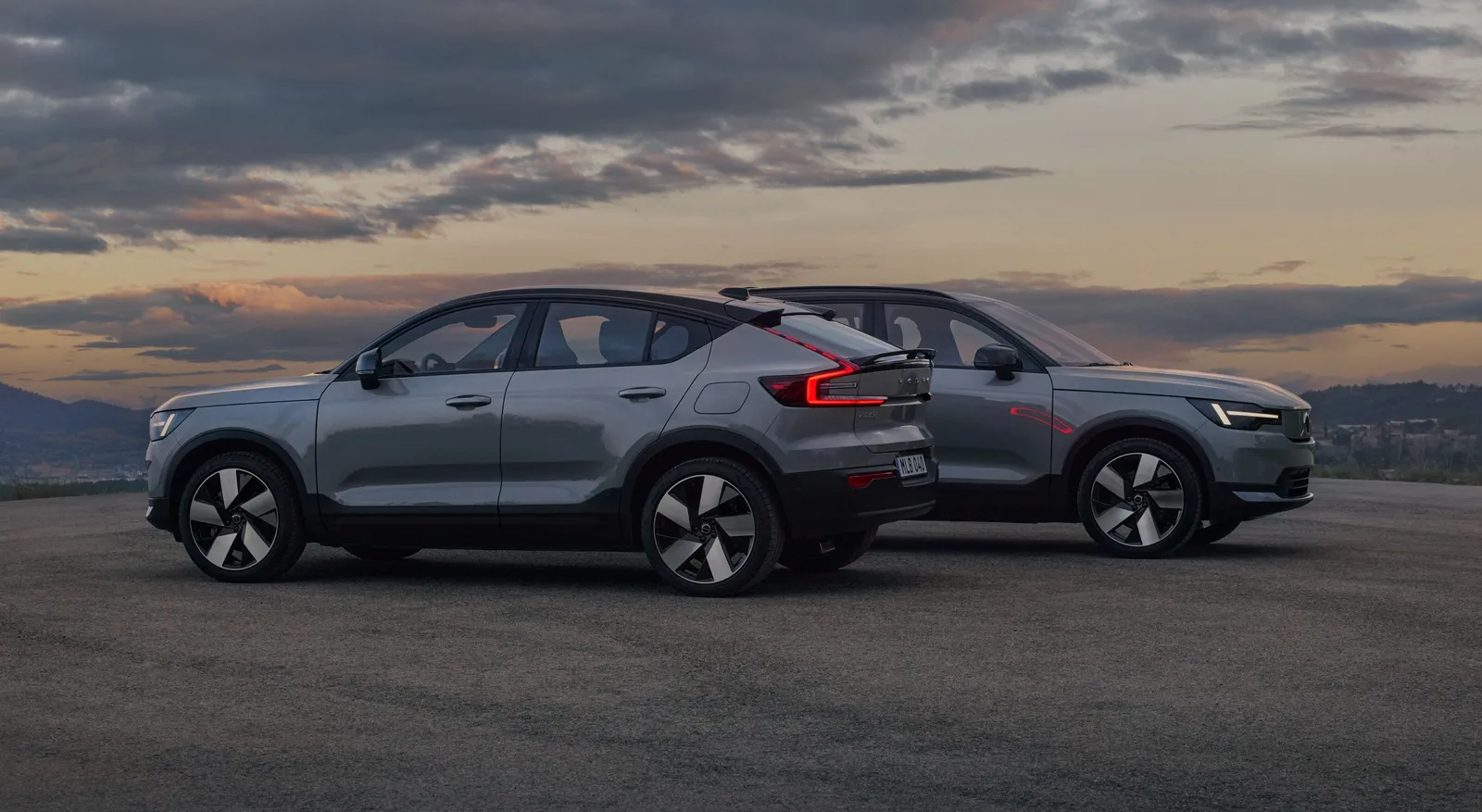 Volvo EX40 i EC40 delikatnie odświeżone. Zasięgi do 575 i 584 jedn. WLTP, w gamie zostaje też wersja „mały, ale wariat”