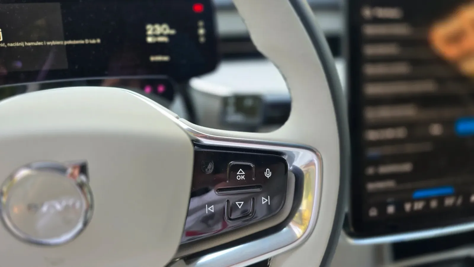 Volvo aggiorna i modelli XC40, EX40 ed EC40: cambierà il design e arriveranno nuove tecnologie - Volvo, aggiornamento 1