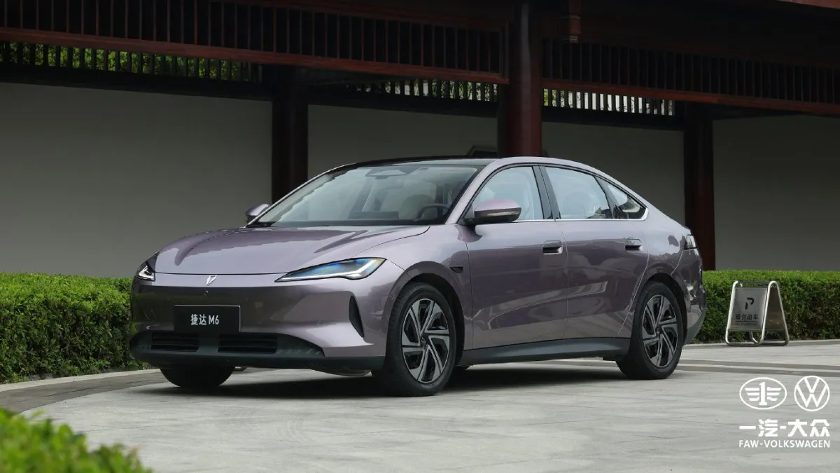 A marca Jetta da VW inicia as pré-vendas do sedã elétrico M6 na China, a partir de aproximadamente 11.900 dólares