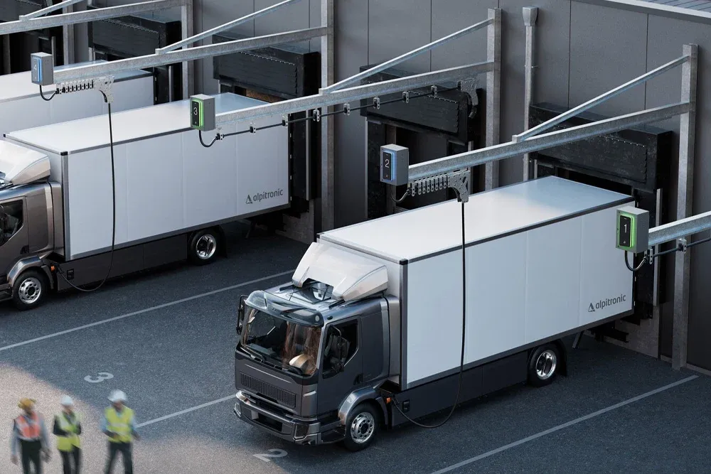 Image 6: Alpitronic hyc depot dispenser e lkw electric truck ladestation charging station