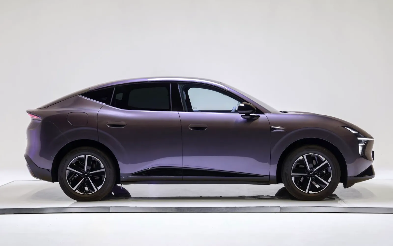 A Xpeng lança o SUV cupê elétrico L03, lançando um desafio tecnológico à Tesla, BYD e outros concorrentes