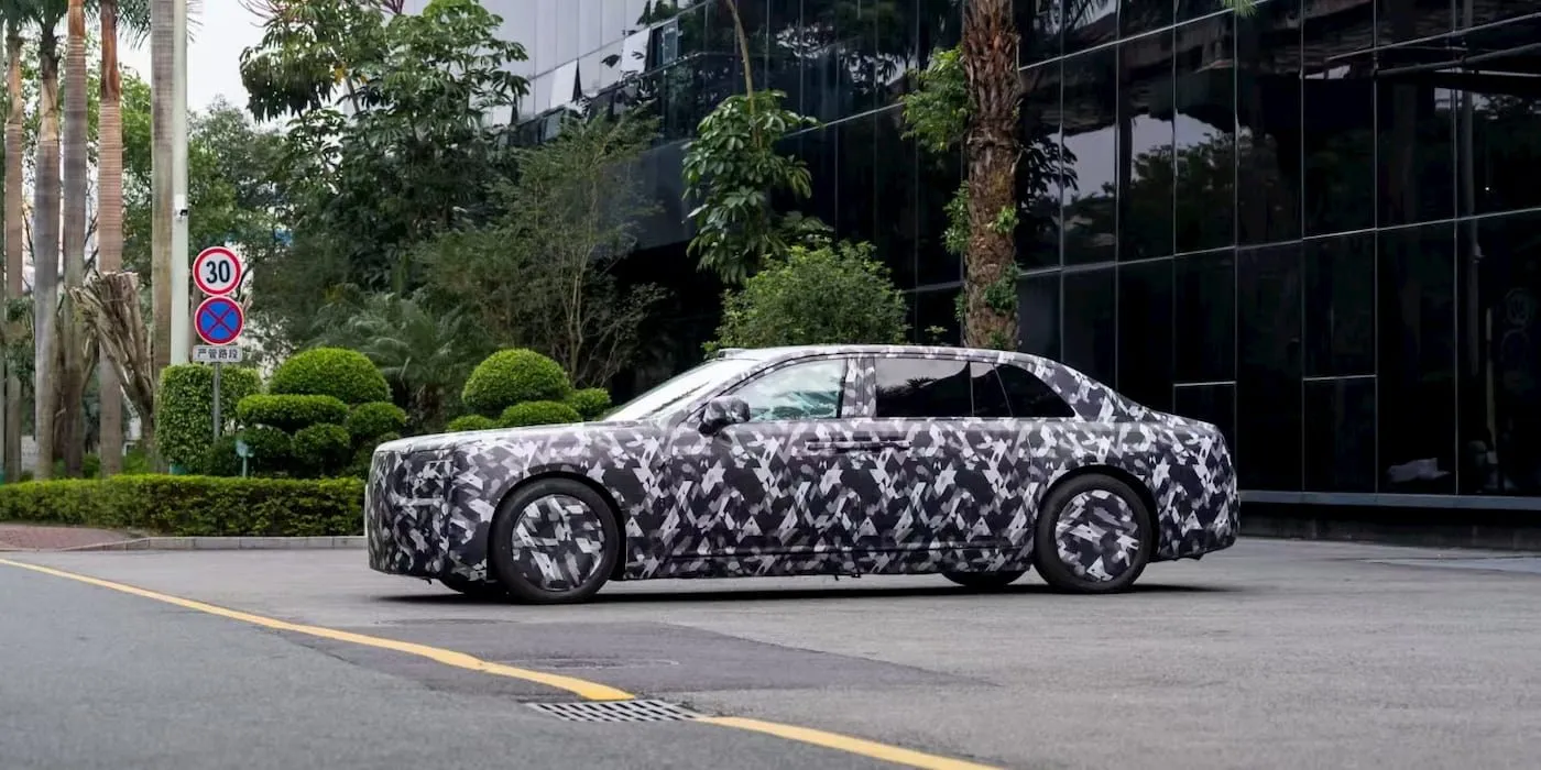Yangwang HU recebeu portas iguais às do Rolls-Royce. A BYD visa atingir 2 milhões de yuans.