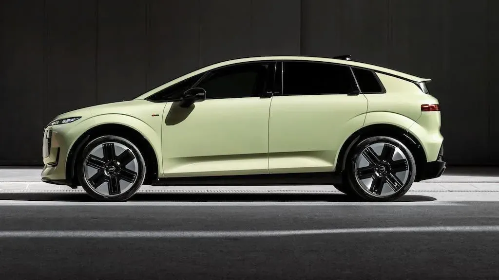 Zdjęcia Audi A2 e-tron wyciekły tuż przed premierą. Teraz czekamy na cennik - Audi A2 e tron 33