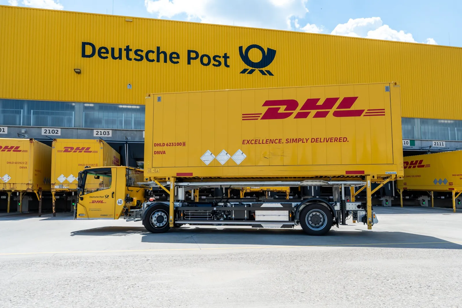 Image 2: Elektro-Wechselbrückenumsetzer von TII Kamag bei DHL