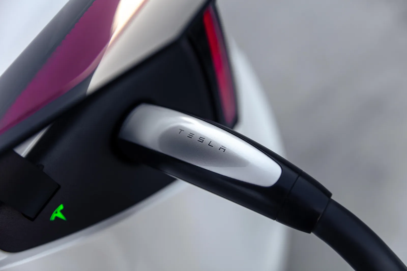 Tesla’s ‘Emergency Drive Away’ function gets its first use in the real world