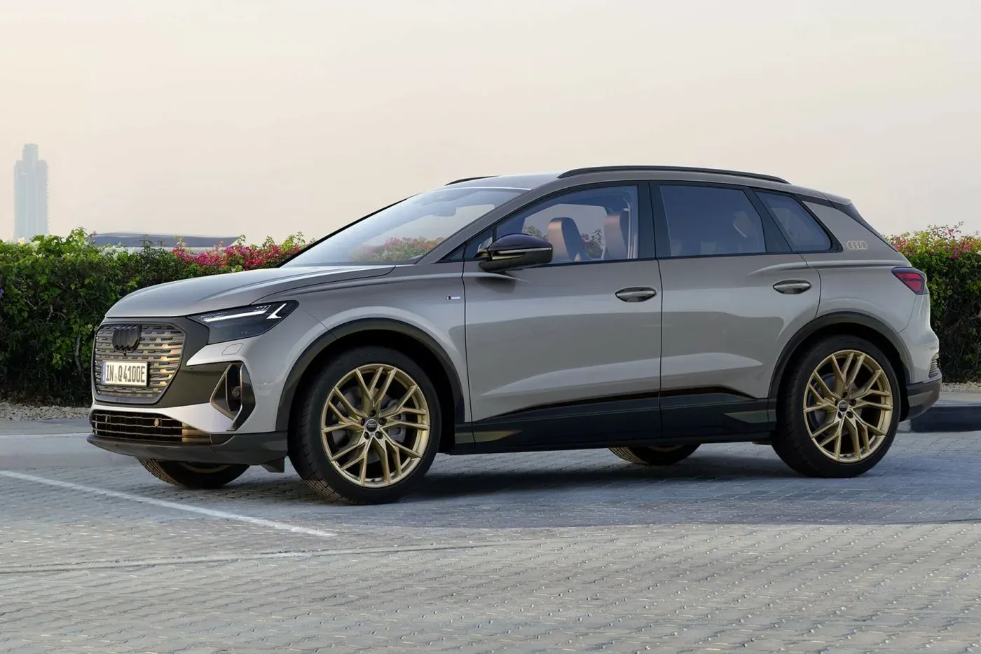Image 1: Audi q4 e tron min