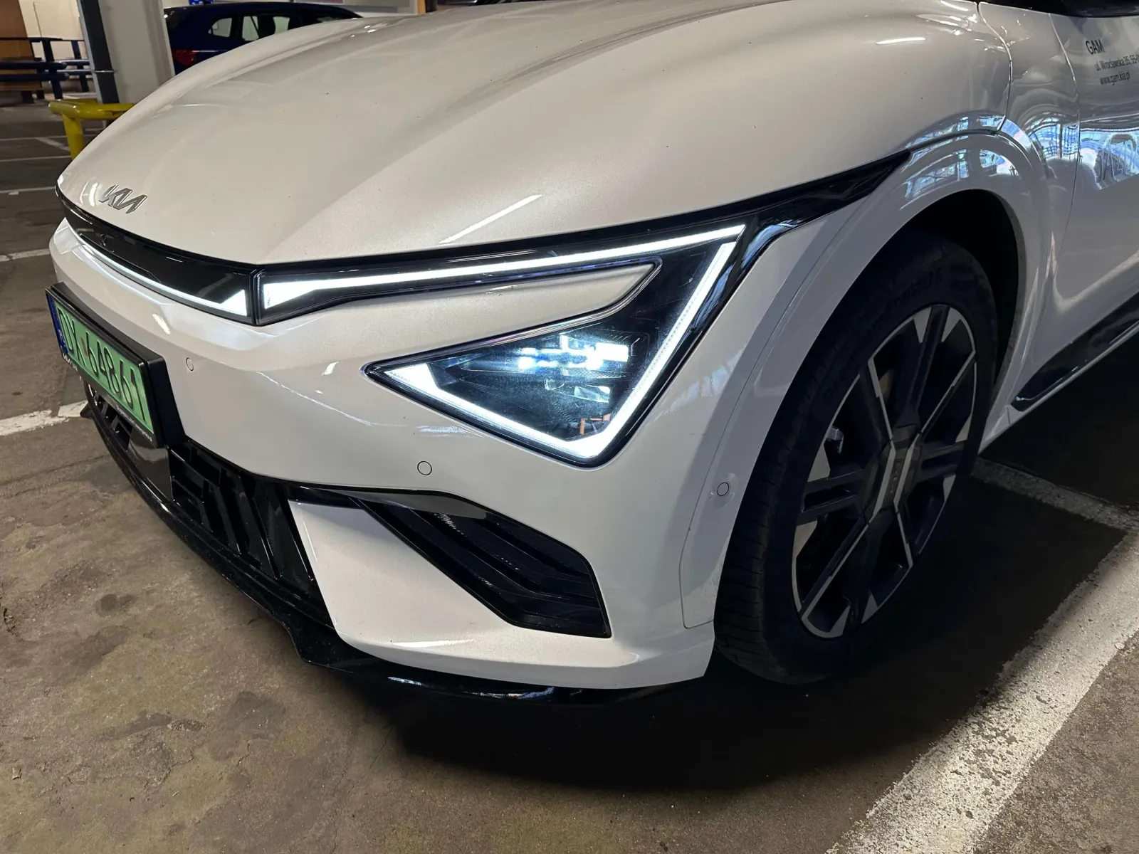 O novo Kia EV6 é conforto, tecnologia e carregamento rápido! Nosso teste deste carro elétrico.