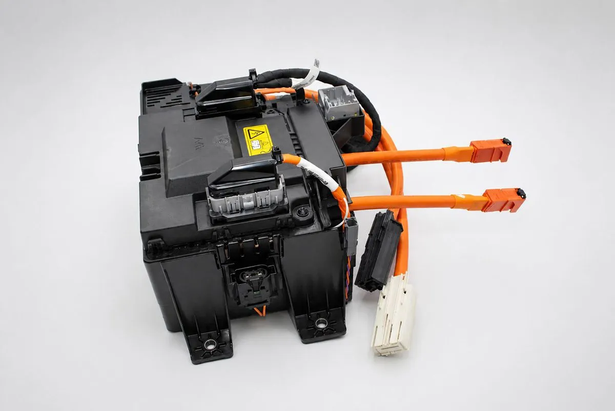 hofer powerTec’s battery disconnect unit for electric buses enters series production