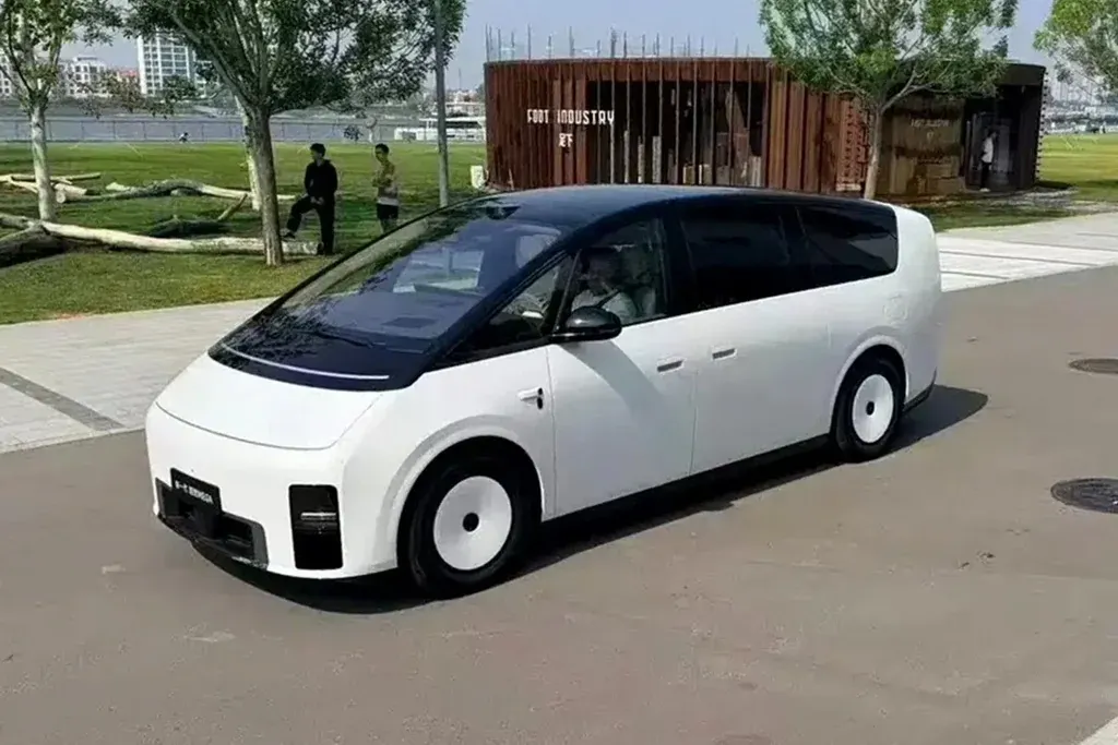 Li Auto unveiled the updated electric minivan Mega