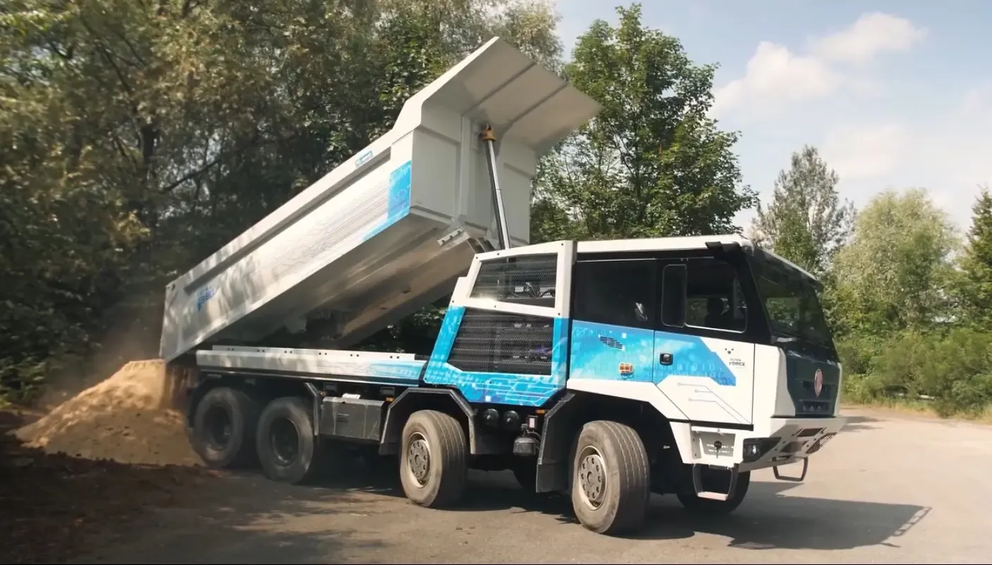 Tatra showed its first electric truck in action (VIDEO)