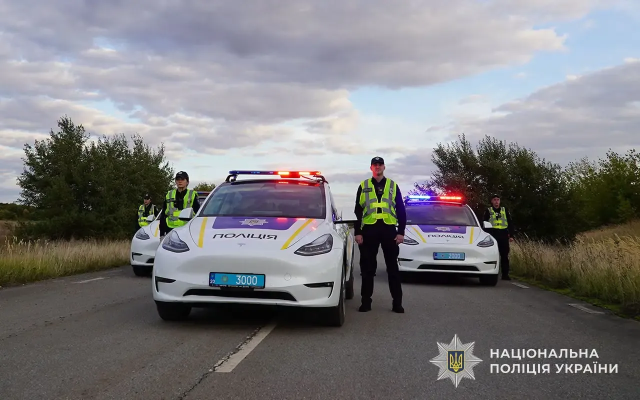 The first Tesla Model 3 patrol cars have appeared in Ukraine.